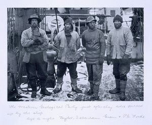 Zachodnia Partia Geologiczna tuż po tym, jak zostali zabrani przez statek. „Terra Nova” w lodzie. z „Ostatniej wyprawy Scotta” autorstwa Herbert Ponting